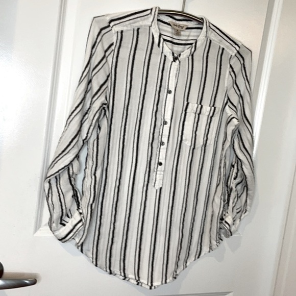 🍀LUCKY BRAND🍀 | Women’s Black & White Vertical Striped Button Down Shirt - Picture 5 of 6